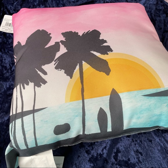 NWT Outdoor Pillow Summer Themed 🏝🏖 - Picture 5 of 11